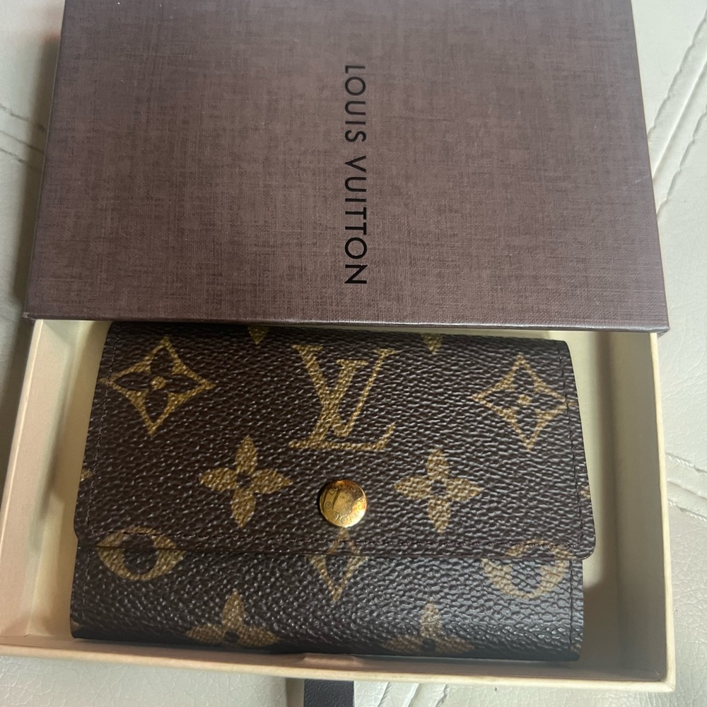 Louis Vuitton Monogram Key Holder in Brown and Gold